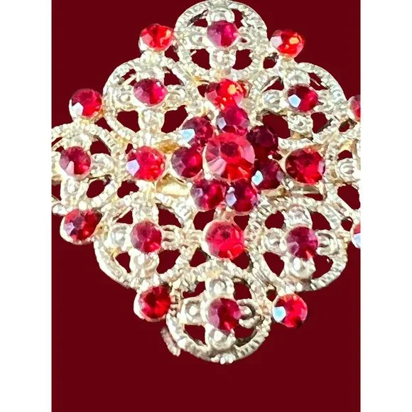 Vintage gold tone pin brooch red rhinestones 1.25" across - Picture 2 of 3